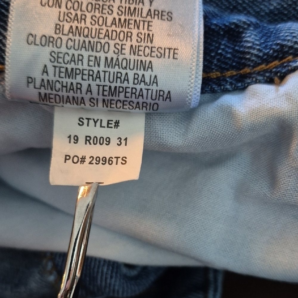 Blue MOUNTAIN, Classic Blue Relaxed Fit Jeans for Men. WAIST 40. - Picture 12 of 12